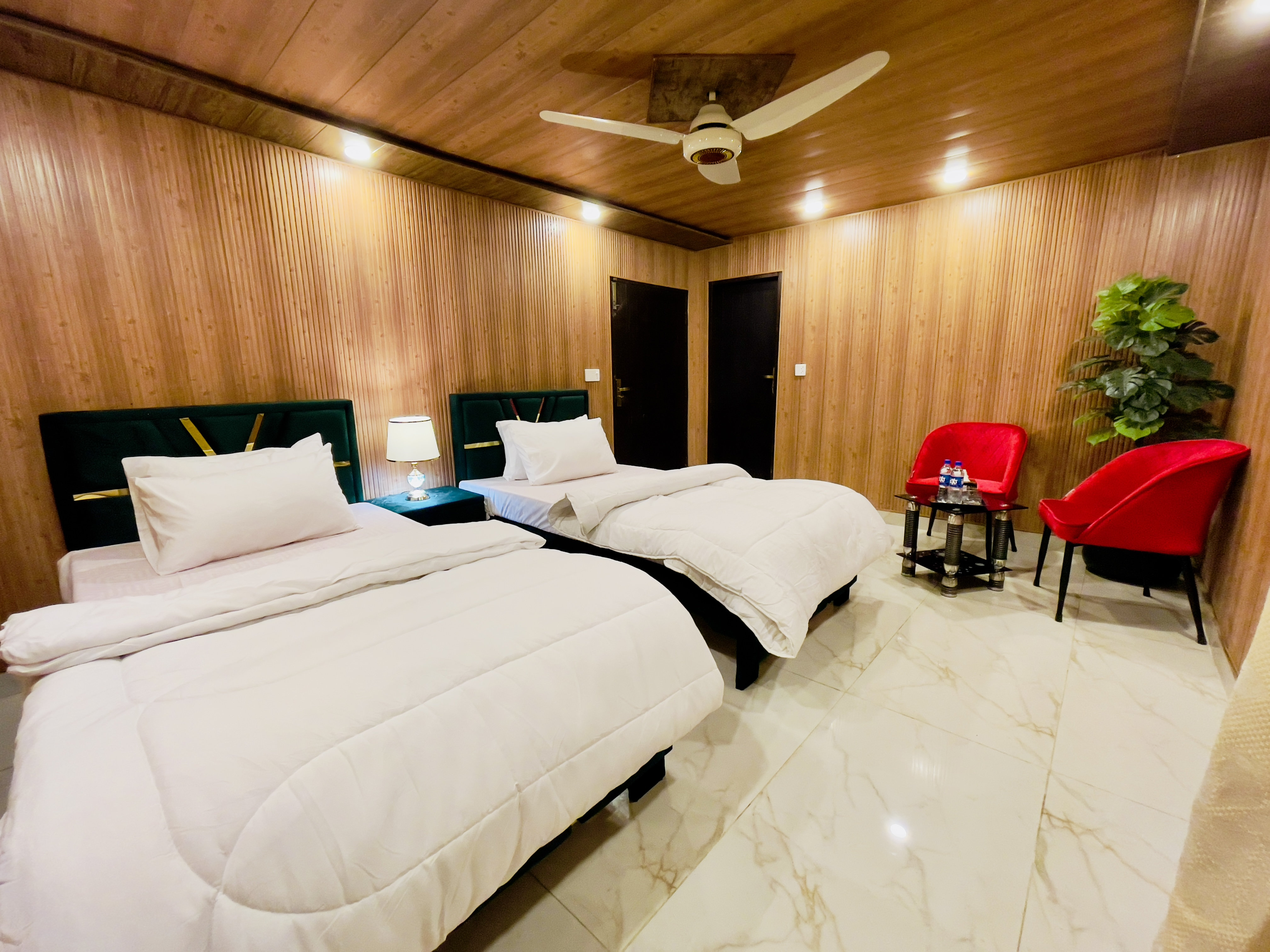 Deluxe room on Executive Floor at Hotel Five Rivers Lahore — soundproofed, Smart TV, 24/7 room service